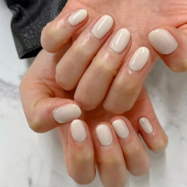 オフホワイト×ワンカラー|BRONZE EYE