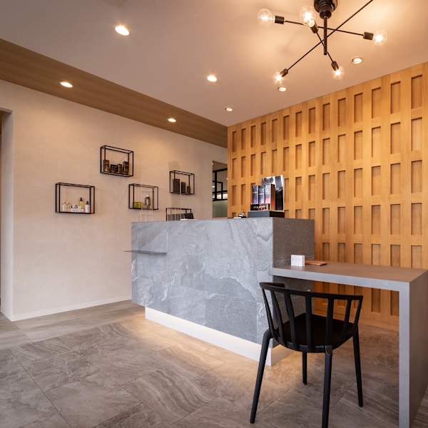 個室型 髪質改善 Miel