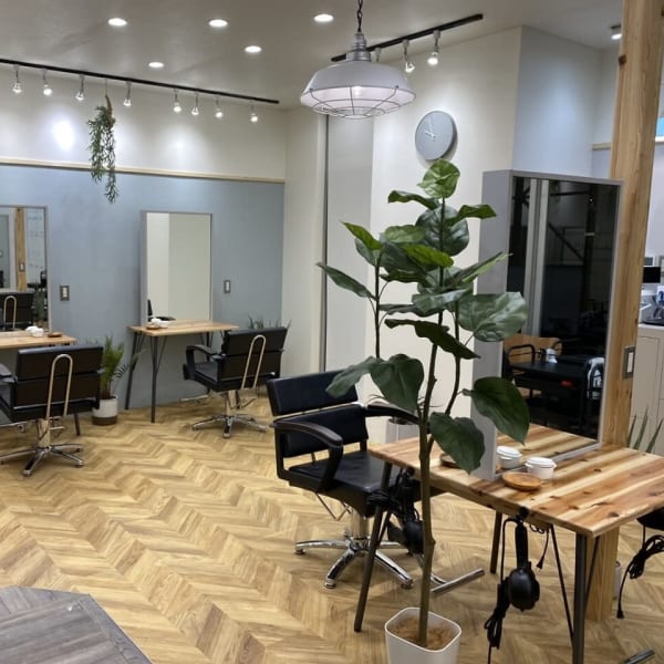 Agu hair mohne 徳島佐古ハローズ前店