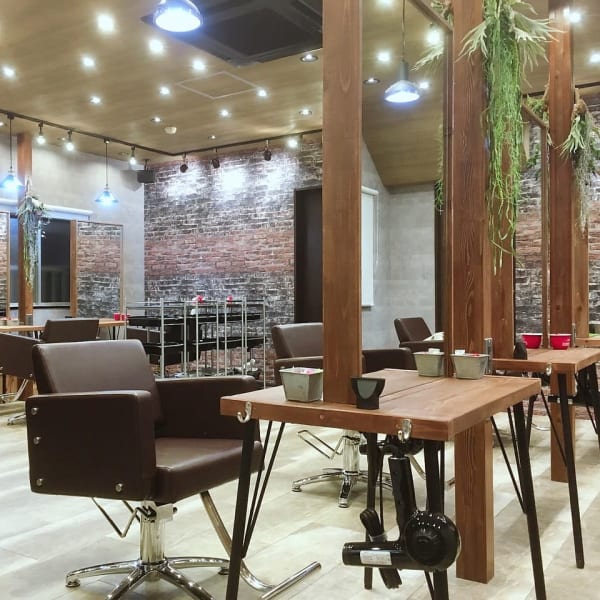 Agu hair marine 田辺店