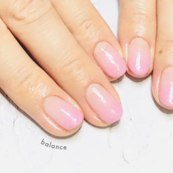 ピンクグラデーションネイル