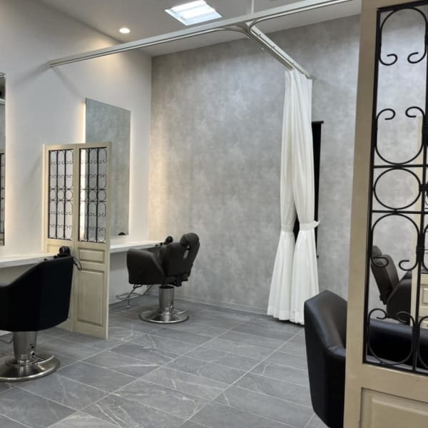 ヘアーアンドメイク クリスタルマジック 本店