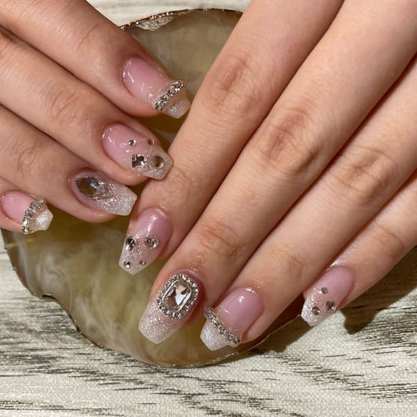 ホワイト系ワンフォンネイル|-nailsalon*school-＆CoCo