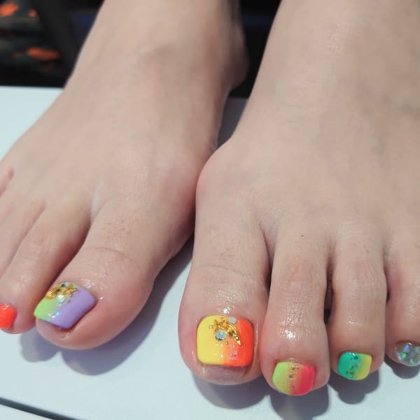 〈ジェル〉ネオンカラーネイル