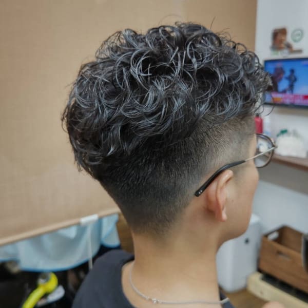 カットサロンタウラアルチザンヘアー