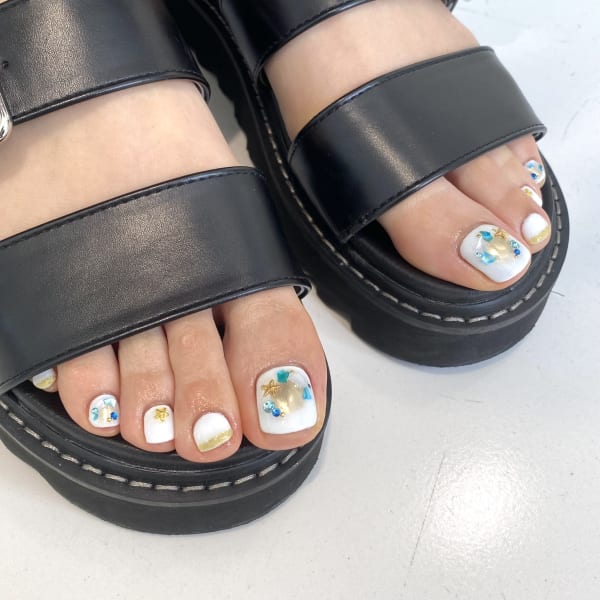 〈シェラック〉summerフットネイル☆✳︎。