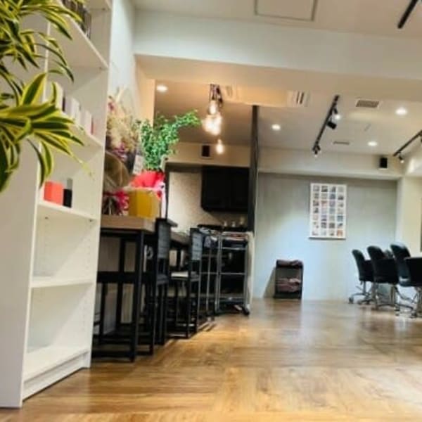est hair by friends 新宿店