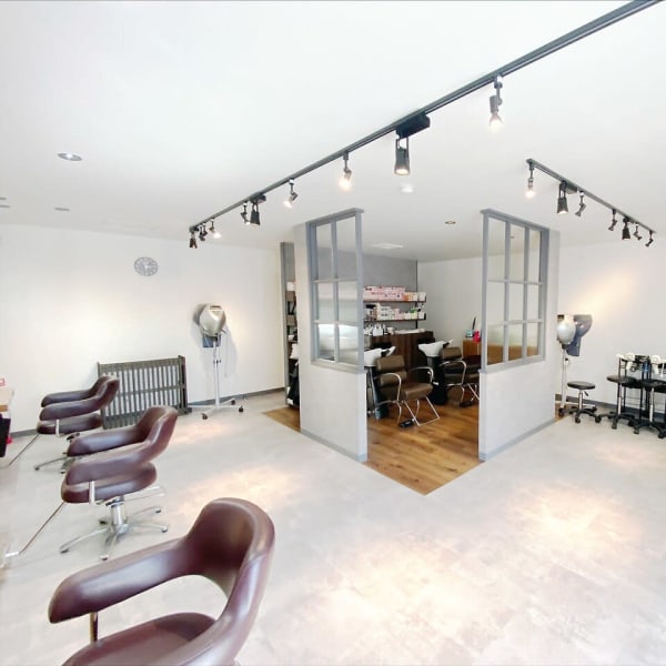 SALONS 茨木中津店