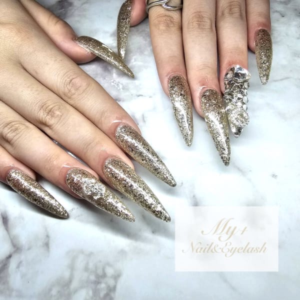 ギラギラネイル