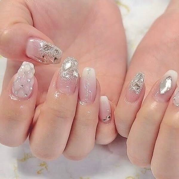 キルティング×ビジューネイル