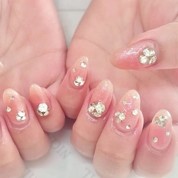 チーク×ビジューネイル