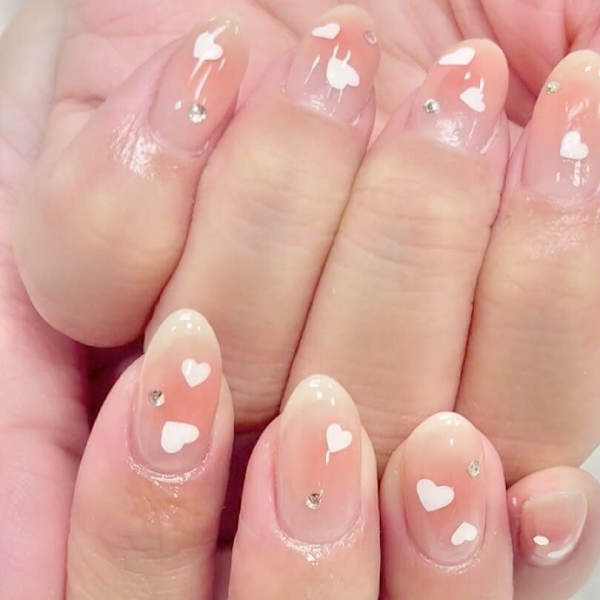 ハートチークネイル