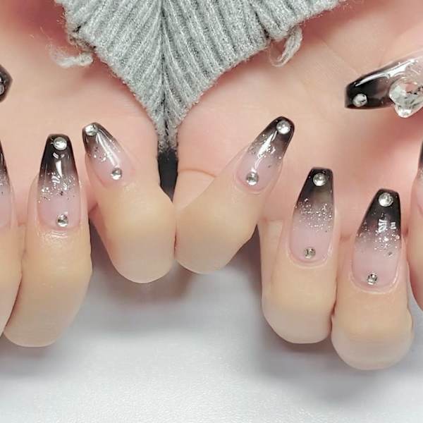 黒グラデ×ストーン