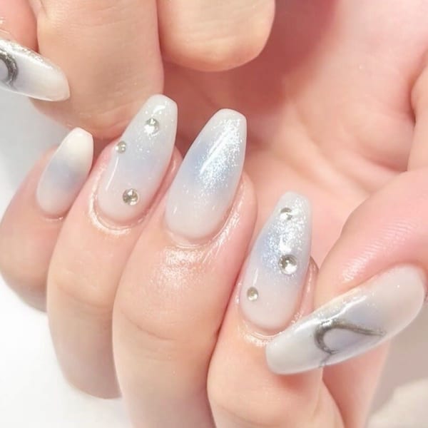 淡ブルーチークネイル|ジェルネイル専門店 NICE NAIL 大阪梅田店