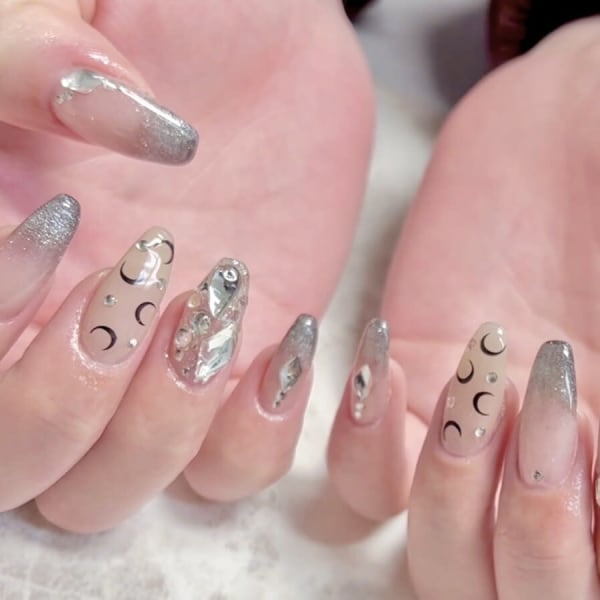 クレセントムーンネイル|ジェルネイル専門店 NICE NAIL 江坂店
