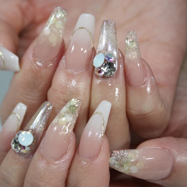 チップ長さだし+パーツ・モチーフ・アートつけ放題☆180分|nail & eyelash Famille 池袋東口店