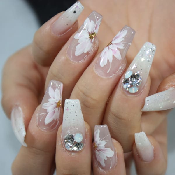 チップ長さだし+パーツ・モチーフ・アートつけ放題☆180分|nail & eyelash Famille 池袋東口店