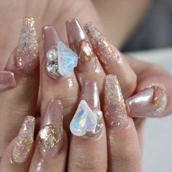 チップ長さだし+パーツ・モチーフ・アートつけ放題☆180分|nail & eyelash Famille 池袋東口店