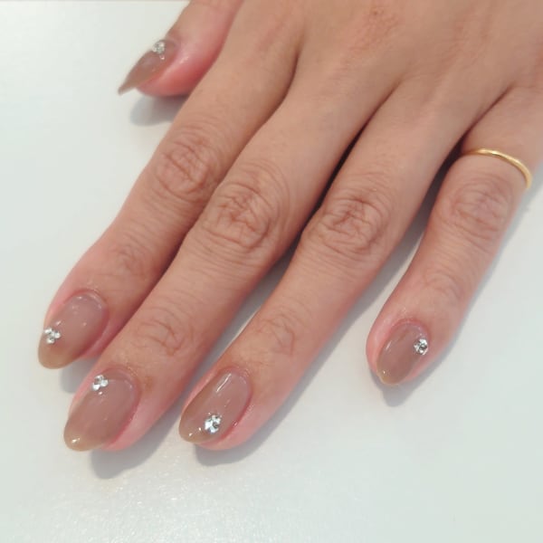 〈ジェル〉Vカットストーンネイル