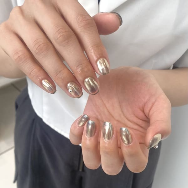 〈ジェル〉うるうるメタリックネイル