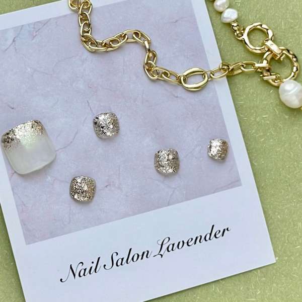 夏らしいホワイトカラーです