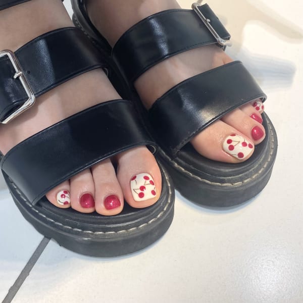 〈シェラック〉さくらんぼネイル