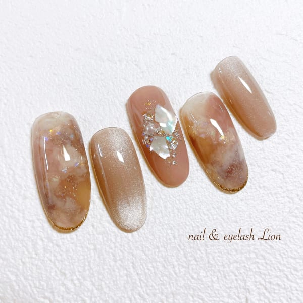 グレージュニュアンスネイル