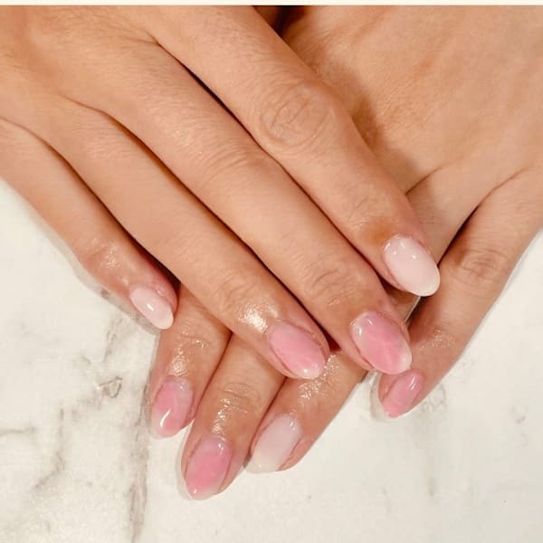 ピンクとホワイト　ニュアンス