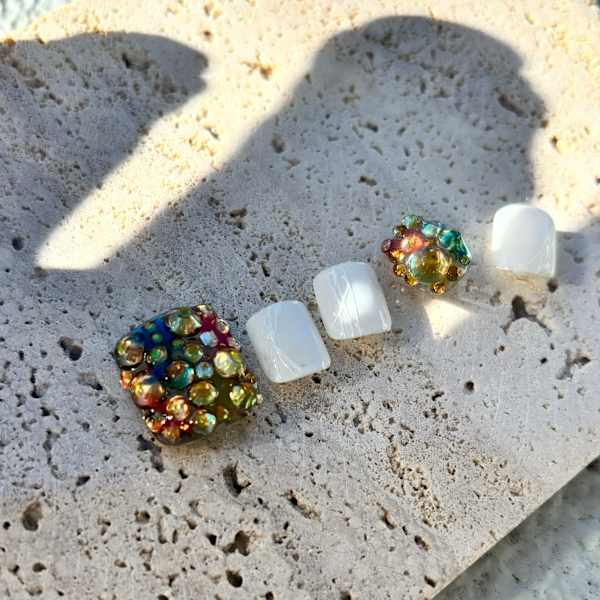 ストーンもりもり、カラフルネイル!