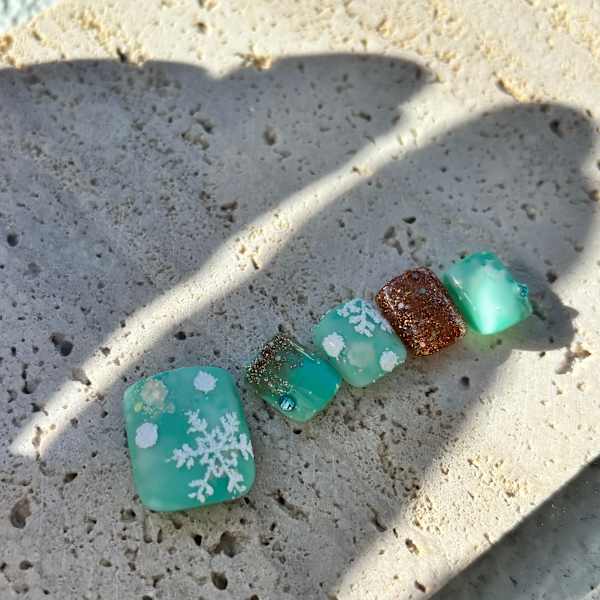 しとしと振り積もる雪の結晶!