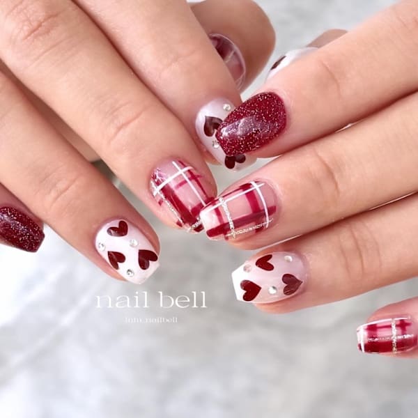 大人可愛いチェックネイル