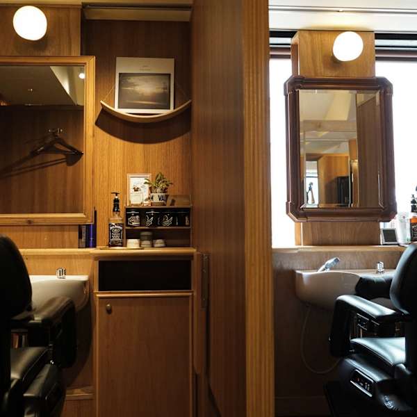 DAU BARBER SHOP 表参道