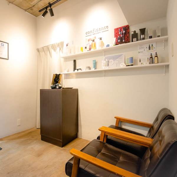 confidence -MEN'S HAIR- 新宿本店