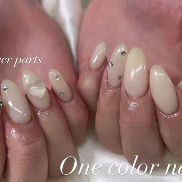 ワンカラーネイル＋パーツ付き