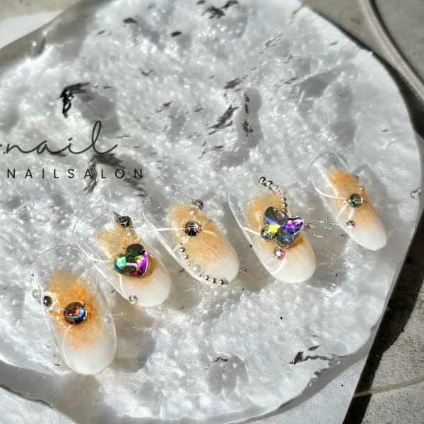 チークネイル×ホワイトグラデ