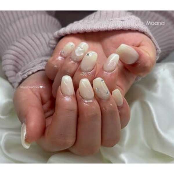 ワンカラーネイル＋パーツ付のお客様💅|Beauty Design Moana