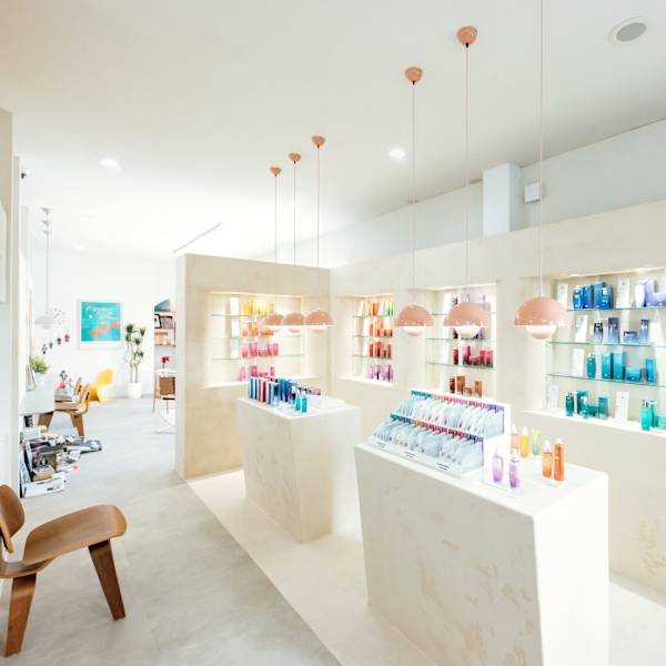 NUIT Smart Salon