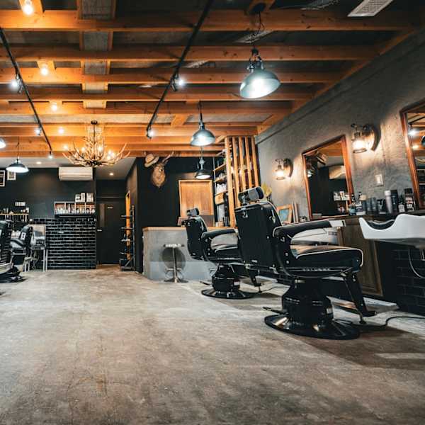 THE BARBER LUI'S