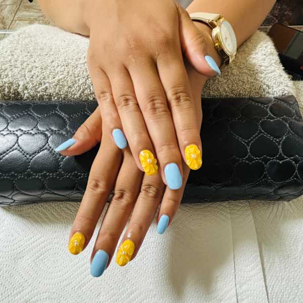 ぷっくりなお花のネイル