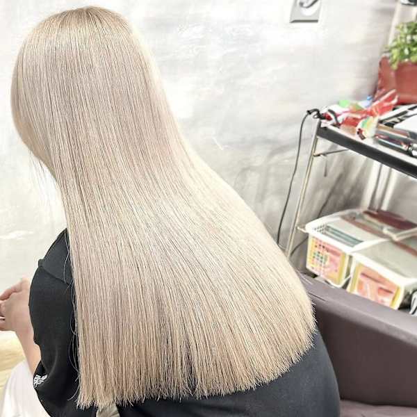 LORE福岡天神本店 インナーカラー特化型美容室ブリーチ・インナーカラー美容室