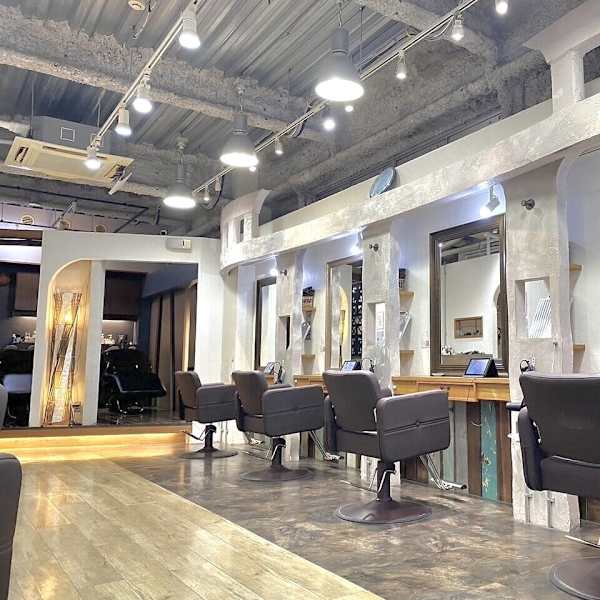 LORE福岡天神本店 インナーカラー特化型美容室ブリーチ・インナーカラー美容室