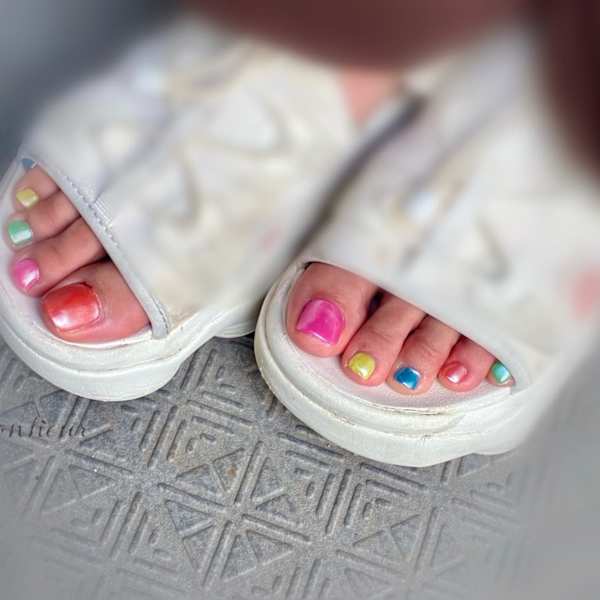 ユニコーン風多色配色フットネイル