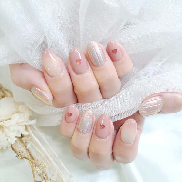 大人可愛いハートネイルでさりげなく、ときめきを。
