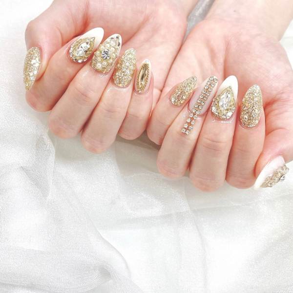 圧倒的ゴージャス感。指先で放つラグジュアリーな輝き|Nail&Eyelash Alcea 上野御徒町店