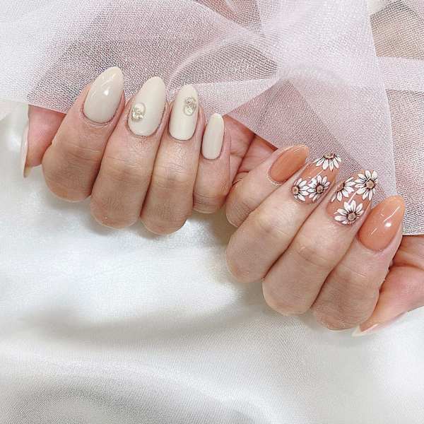 大人かわいい、デイジーの微笑み|Nail&Eyelash Alcea 上野御徒町店
