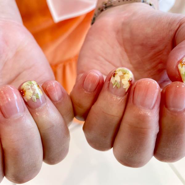 〈ジェル〉ひまわり|MENARD CHAMPS BILEC Nail Salon