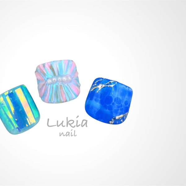 スカイブルー親指ネイル