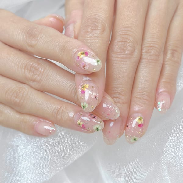 人気の押し花ネイル♪