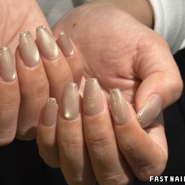 上品な輝き✨マグネットデザイン【¥6,840/オフ無料】|FAST NAIL 池袋東口駅前店 【ファストネイル】