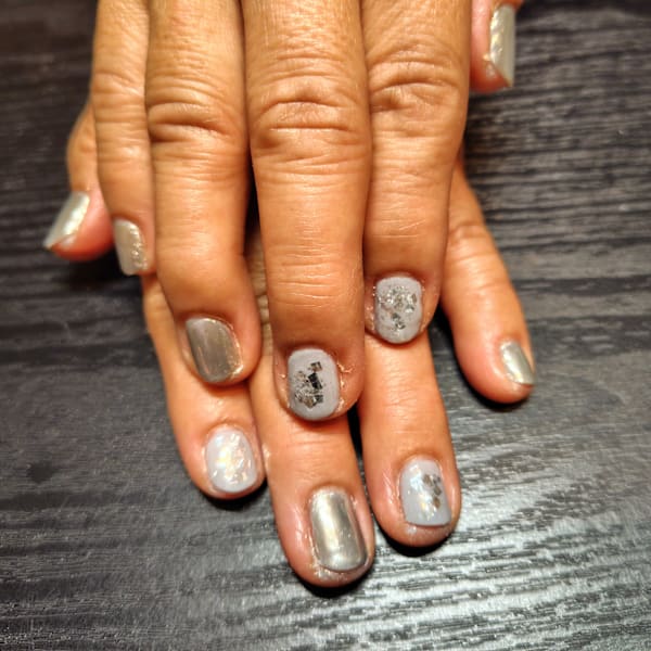 人気色のグレー|Nail Salon Shandi
